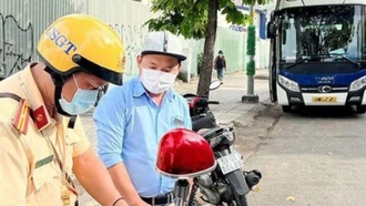 Đi chúc Tết bằng xe máy mà quên mang những thứ này, coi chừng phạt tới 5 triệu đồng