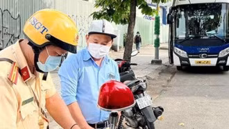 Đi chúc Tết bằng xe máy mà quên mang những thứ này, coi chừng phạt tới 5 triệu đồng