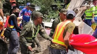 Philippines: Bé gái sống sót thần kỳ sau gần 60 giờ bị vùi lấp do lở đất