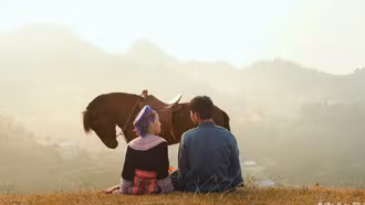 Người trẻ hồi sinh cổ phục Mông