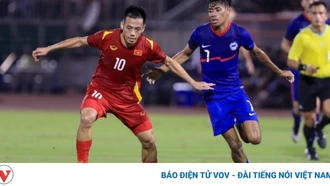 Văn Quyết ghi điểm với HLV Troussier?