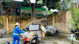 Tất bật thu gom rác sau tết