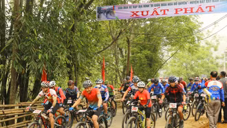 Gần 100 vận động viên tham gia Giải xe đạp địa hình “Đi giữa mùa hoa đỗ quyên” năm 2023