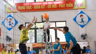 Gần 100 vận động viên tham gia giải bóng chuyền hơi MTTQ thành phố Lào Cai