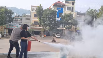 Thực tập xử lý tình huống phòng cháy, chữa cháy và cứu nạn, cứu hộ tại trụ sở khối 4