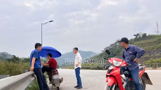 Cần ngăn chặn “xe ôm” lên đường dẫn nút giao IC 16, cao tốc Nội Bài - Lào Cai