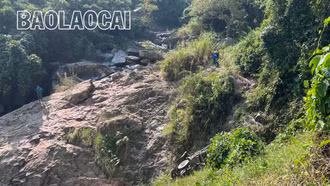 Xe trộn bê tông lao xuống vực, 1 người bị thương