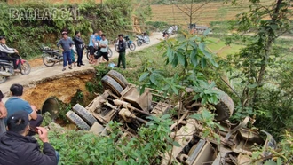 Xe tải gặp nạn, rất may không có thiệt hại về người