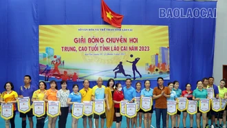 415 vận động viên tham dự Giải bóng chuyền hơi trung, cao tuổi tỉnh năm 2023