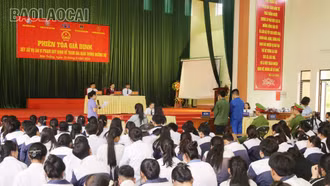 Phiên tòa giả định tuyên truyền pháp luật về ATGT tại Trường THPT số 3 huyện Bảo Thắng