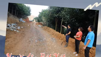 Người dân Bát Xát hiến đất làm đường