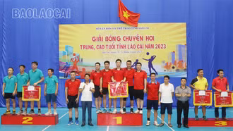 Bế mạc Giải bóng chuyền hơi trung, cao tuổi tỉnh năm 2023