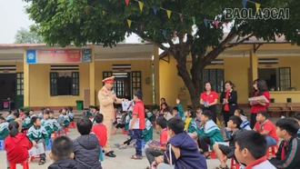 Gần 300 giáo viên, học sinh được tuyên truyền, phổ biến pháp luật về an toàn giao thông đường sắt