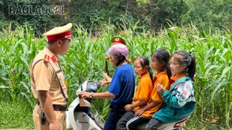 Công an huyện Văn Bàn đẩy mạnh tuyên truyền đảm bảo trật tự, an toàn giao thông 