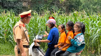 Công an huyện Văn Bàn đẩy mạnh tuyên truyền đảm bảo trật tự, an toàn giao thông 