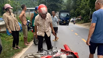 Va chạm 2 xe mô tô, 4 người nhập viện