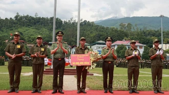 Thứ trưởng Bộ Công an Trần Quốc Tỏ dự Lễ ra mắt lực lượng tham gia bảo vệ an ninh, trật tự ở cơ sở tại huyện Bát Xát