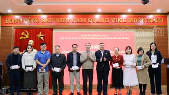 Khối thi đua MTTQ, các tổ chức chính trị - xã hội và Hội Chữ thập đỏ tỉnh biểu dương, khen thưởng 28 điển hình tiên tiến năm 2023