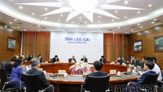 Đồng chí Vũ Xuân Cường, Phó Bí thư Thường trực Tỉnh ủy, Chủ tịch HĐND tỉnh tiếp xã giao Đoàn công tác nước Cộng hòa Dân chủ Nhân dân Lào thăm và làm việc tại Lào Cai