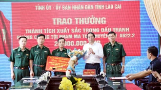 Chủ tịch UBND tỉnh khen thưởng nóng Bộ Chỉ huy Bộ đội Biên phòng tỉnh