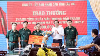 Chủ tịch UBND tỉnh khen thưởng nóng Bộ Chỉ huy Bộ đội Biên phòng tỉnh