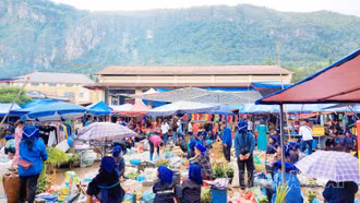 Sắc màu chợ phiên Y Tý hấp dẫn du khách bốn phương