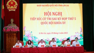 Đồng chí Trần Cẩm Tú và Đoàn đại biểu Quốc hội tỉnh tiếp xúc cử tri tại huyện Si Ma Cai