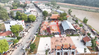 Hình bóng Tổng Bí thư Nguyễn Phú Trọng ở nơi lũ dữ đi qua