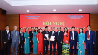 HĐND tỉnh Lào Cai và Yên Bái trao đổi kinh nghiệm và ký kết biên bản ghi nhớ