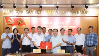 Ban Tổ chức Tỉnh ủy Lào Cai và Yên Bái ký kết kế hoạch trao đổi, chia sẻ kinh nghiệm về công tác tổ chức xây dựng Đảng