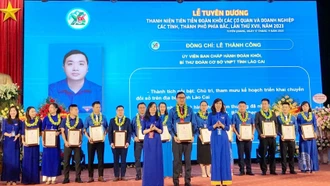 2 cán bộ Đoàn Khối Cơ quan - Doanh nghiệp tỉnh Lào Cai được tuyên dương tại Liên hoan Thanh niên tiên tiến Đoàn Khối Cơ quan và Doanh nghiệp các tỉnh, thành phố phía Bắc