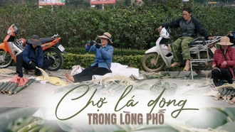 Chợ lá dong trong lòng phố