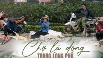 Chợ lá dong trong lòng phố