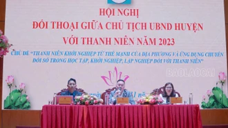 Chủ tịch UBND huyện Bát Xát đối thoại với thanh niên địa phương