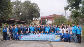 Nhiều phần quà ý nghĩa được trao tặng tại Chương trình “Xuân gắn kết - Tết yêu thương”