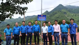 Mường Khương khánh thành công trình “Thắp sáng đường quê” tại xã Nậm Chảy và Tả Gia Khâu.