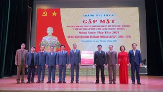 Ra mắt Văn kiện Đảng bộ thành phố Lào Cai tập 1