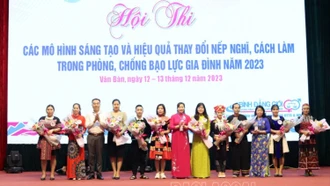 Đội thi Thị trấn Khánh Yên giành giải Nhất hội thi về phòng chống bạo lực gia đình