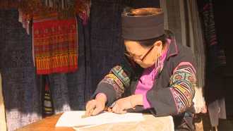 Vẽ sáp ong Sa Pa: Khi nghệ thuật giao thoa với cuộc sống