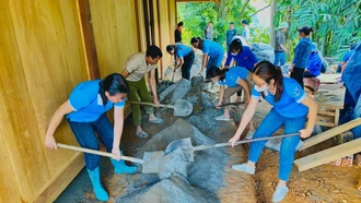 Hơn 1 tỷ đồng hỗ trợ Nhân dân xã Nậm Xây làm nền nhà, nền chuồng nuôi nhốt gia súc, nhà tiêu hợp vệ sinh