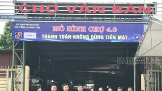 Văn Bàn ra mắt “Mô hình chợ 4.0 - thanh toán không dùng tiền mặt”