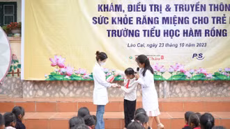 Hơn 400 học sinh được khám, điều trị và truyền thông chăm sóc sức khỏe răng miệng