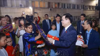 Chủ tịch Quốc hội gặp mặt cộng đồng người Việt Nam tại Bulgaria và một số nước châu Âu