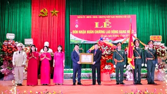 Phường Cốc Lếu (thành phố Lào Cai) đón nhận Huân chương Lao động hạng Nhất