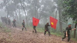 Cán bộ, chiến sĩ Trung đoàn 254 hành quân dã ngoại thực hiện công tác dân vận giai đoạn 1 năm 2024