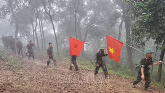 Cán bộ, chiến sĩ Trung đoàn 254 hành quân dã ngoại thực hiện công tác dân vận giai đoạn 1 năm 2024