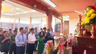 Dâng hương kỷ niệm 120 năm Ngày sinh đồng chí Trần Phú