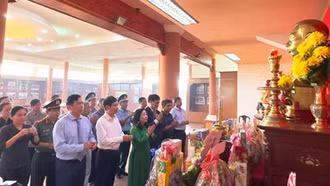 Dâng hương kỷ niệm 120 năm Ngày sinh đồng chí Trần Phú