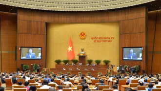 Ngày 8/11, Quốc hội tiếp tục chất vấn và trả lời chất vấn, thảo luận về một số dự án Luật