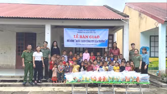 Xây dựng mô hình “Nước sạch cùng em đến trường” tại điểm trường Khẩu Cồ